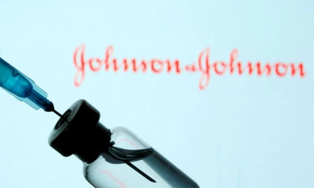H Johnson & Johnson ζήτησε την συνδρομή της Pfizer για τα περιστατικά θρομβώσεων